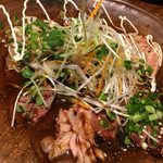 funky 原田 GT - 地鶏のタタキ盛り合わせカルパッチョ 980円。