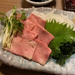 焼肉 俺家 - タン刺し。甘めの九州醤油が良いですね〜