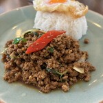Soi Gapao - 豚ひき肉とバジル炒めごはん目玉焼きのせ(ガパオライス)