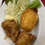 ぎょうざの美鈴 - 野菜と 唐揚げ2個、手作りクリームコロッケ1個❤️