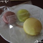 パティスリー プラン - 2014　マカロン三種（ショコラ・ピスターシュ・シトロン）