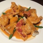 トラットリア コルポ デラ ストレーガ - オマールと鯛のポワレ　アメリケーヌソース