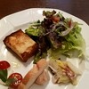 ウノセッテ - サラダとパンと、前菜の盛り合わせ～♪