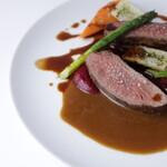 La Villa LUPICIA Restaurant - エゾ鹿肉とゴボウのロースト　ビーツピュレ添え　胡椒と胡桃の2種ソース