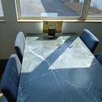 はーちゃん食堂 - 四人がけのテーブル席