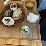 Delicafe Poele - 豚肉のきのこのソテーが、メイン