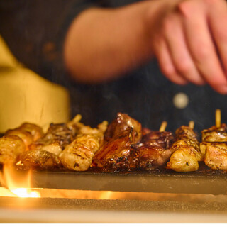 炭火焼き鳥を堪能◎「おまかせ5本盛り」