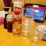 ぎょうざの満洲 - 卓上調味料