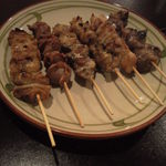 芽華根屋 - 定番の焼き鳥。