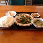金門閣 - 豚肉とニンニクの芽の中華炒め定食