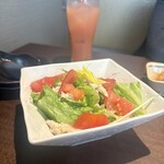 日本酒と海鮮と焼き鳥 個室居酒屋 縁や - 蒸し鶏の塩麹サラダ！