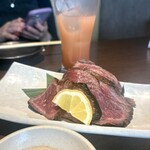 日本酒と海鮮と焼き鳥 個室居酒屋 縁や - 炙り牛たたきチャックテール！