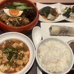 中華美食 心勇 - ◆今週のおまかせランチ 1,500円税込
      麻辣湯/北京ダック春巻/麻婆豆腐/中華餅米副菜/
      アワビ&ピータン添え/豆腐干絲&青菜添え/ライス
      
