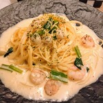 プリマヴェーラ - 小柱と小海老・小松菜のウニ風味クリームパスタ