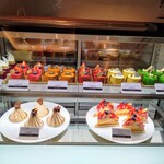 プリマヴェーラ - ケースの中から好きなケーキを選べます