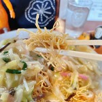 ちゃんぽん慶造 - 太麺か細麺を選べるので
個人的に好きなパリパリの細麺を♡