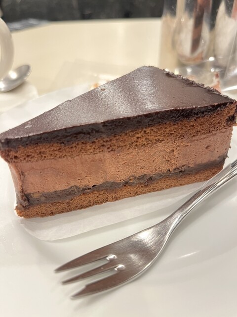 Kissa Shitsu Renoir Ichigaya Sotoboridori Ten photo 2