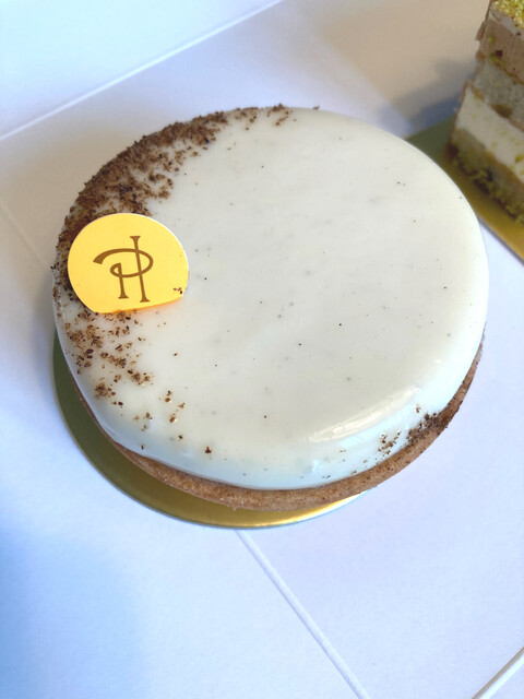 PIERRE HERME PARIS Shibuya Hikarie Shinkyu Esu Ten photo 5