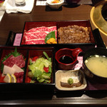 馬桜 - サラダ、からし蓮根、ぐるぐる、馬刺し三種、香の物。