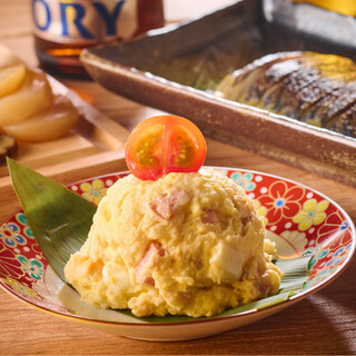 燻製ポテサラは必食の一皿！お酒との相性も◎