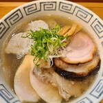 RAMEN MEIKIRA - チャーシューしお黒はんぺん