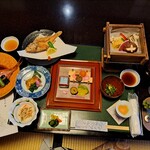 福松荘 - 豪華で食べきれないほどテーブルいっぱい