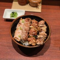 伊勢廣 京橋本店 - 4本丼