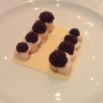Alain Ducasse au Plaza Athénée - Steamed langoustines served cold, caviar 105€