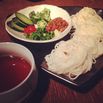 はにまる食堂 - そうめんプレートです。トマトも美味しくて、夏にはピッタリです。