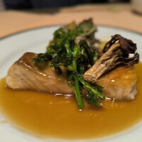 ステーキハウス キッチンリボン - サーモンのムニエル、サザエのガーリックバター