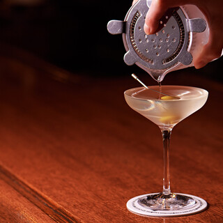 お好みの味＆カラーをご提供。多彩なカクテルをお楽しみあれ