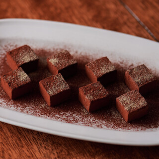 ほとんどが手作り。お酒の美味しさを引き立てるおつまみをご用意