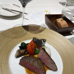 Parado - “A4黒毛和牛フィレ肉の低温ロースト”。勿論柔らかいと共に、肉の味わいもひつこく無くしかし充分に！絶妙の量と質…。素晴らしい！