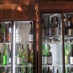 日本酒バルかぐら - 日本酒の冷蔵庫。