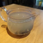 日本酒バルかぐら - ・お通しの飲み放題しじみのスープ