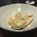 しらいし - 揚げたそばがきには塩が。