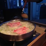 羅豚 - "豚しゃぶ"初めはお店の方が作ってくれます