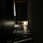 近松 - 店内アプローチ