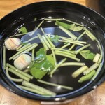 蒲焼 うなよし - 三つ葉と麩のお吸い物。