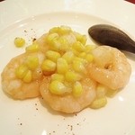 齋華 - 蒸し海老、広東風玉蜀黍餡