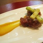 齋華 - 牛フィレとアスパラのXO醤炒め