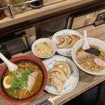 開楽 - 辛味噌ラーメン ¥1,150
      半チャーハン ¥480 （麺類に追加可）
      ジャンボ餃子（1人前 3個 ）¥570
      東京醤油ラーメン＋ジャンボ餃子3個（Cセット）¥1,400
