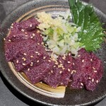 動物園通り もつ肉店 - 炙りレバー　到着時は生レバー