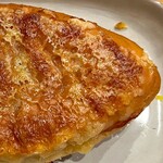 焼きたてパン工房 かえでの木 - ベーコンエッグパニーニ　右
