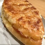 焼きたてパン工房 かえでの木 - ベーコンエッグパニーニ！
