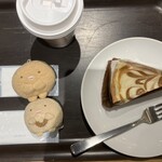 スターバックス・コーヒー - 料理写真:キャラメル＆チーズケーキとキャラメルクリーム。