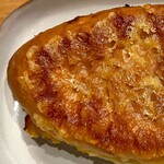 焼きたてパン工房 かえでの木 - ベーコンエッグパニーニ　左