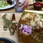 キッチン あずま - お肉を欲しがるワニゴン♡