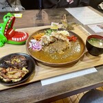 キッチン あずま - ワニカレーとタンドリーチキン♡