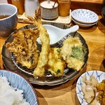 天ぷらめし 金子半之助  日本橋店 - 1巡目(舞茸、海老、いかかき揚げ、大葉かしわ)